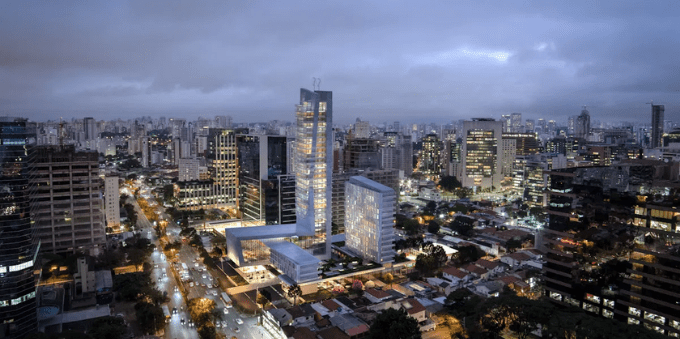 Vista aérea noturna de Itaim Bibi, com prédios com as luzes acesas 