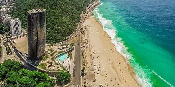 Vista aérea do hotel em São Conrado