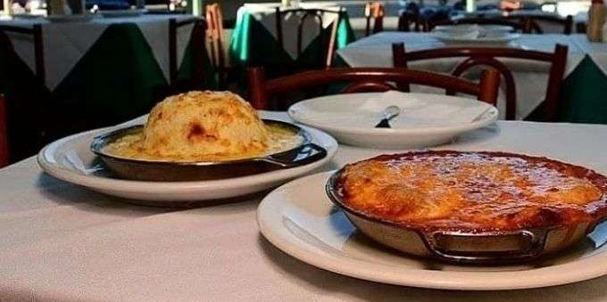 Bife a parmegiana em restaurante com visão à Lagoa Rodrigo de Freitas