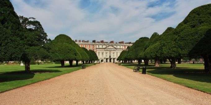 Imagem da frente/fachada do castelo de Hampton