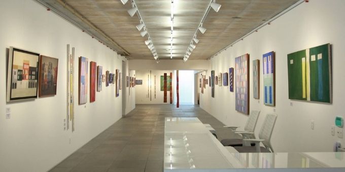 Imagem da parte interna da Galeria de Arte Ipanema