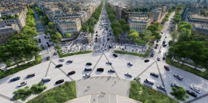 Paris: imagem vista de cima de rua arborizada e circulação de carros no Champs-Élysées