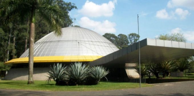 Fachada do Planetário no Parque Ibirapuera