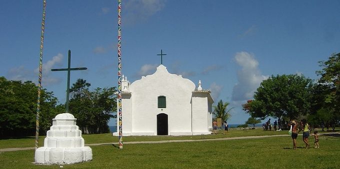 Litoral sul da Bahia: vista da fachada da Igreja de São João Batista
