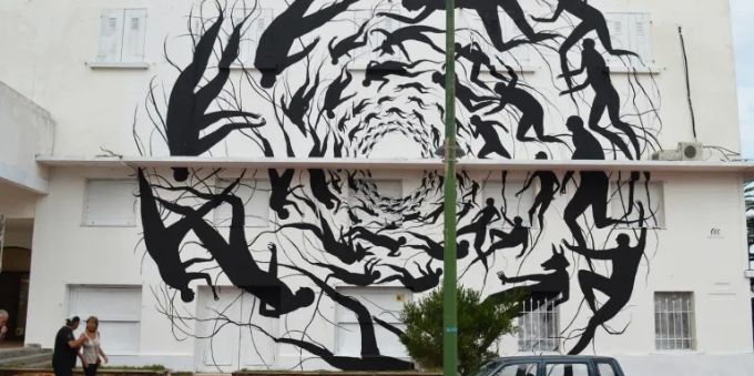Imagem da obra de arte Vortice na parede, em Punta del Leste. 
