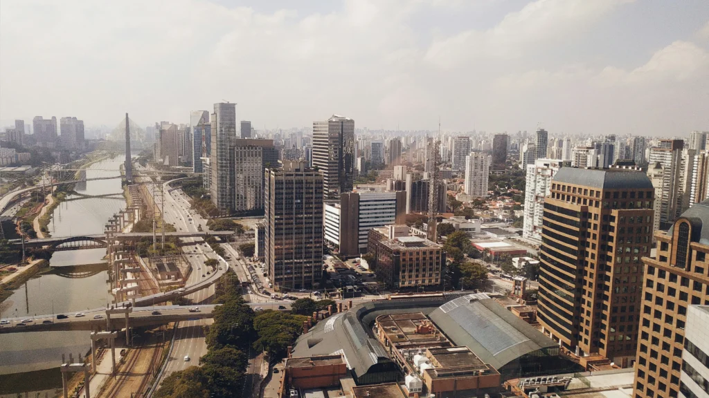 Arranha-céu de prédios em um dos bairros nobres de SP
