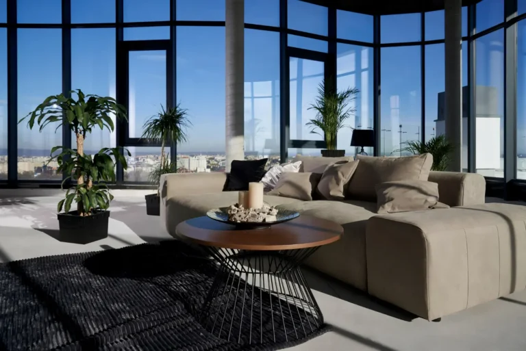 Sala de estar moderna e luxuosa de uma empreendimento imobiliário de alto padrão