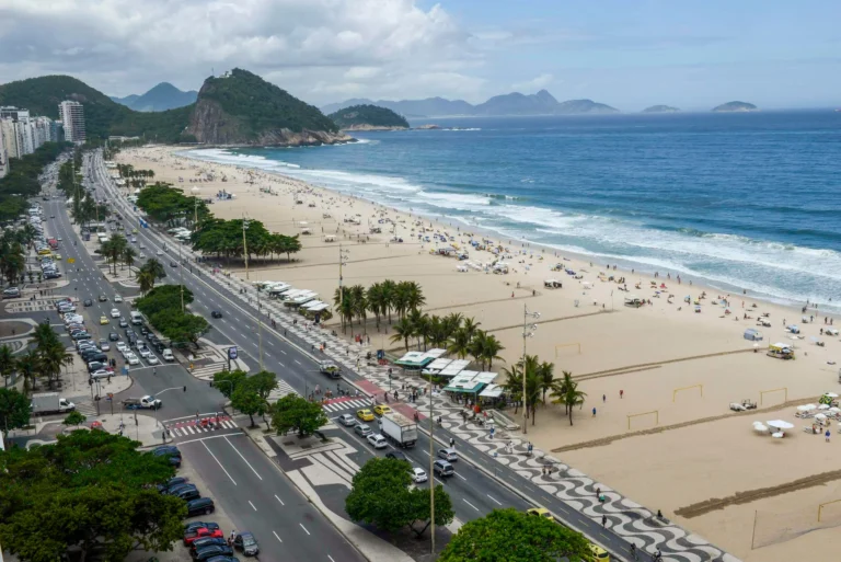 Calçadão da Praia da Barra da Tijuca, no Rio de Janeiro