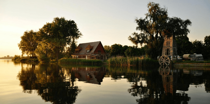 Condomínios fechados: casa de campo frente ao lago 