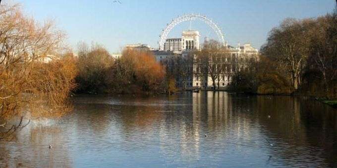 Imagem mostra lago St. James Park, em Londres